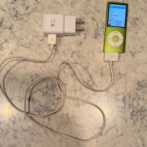 EUC Apple Green iPod nano 4th gen with USB Charging Cable and Apple headphones
